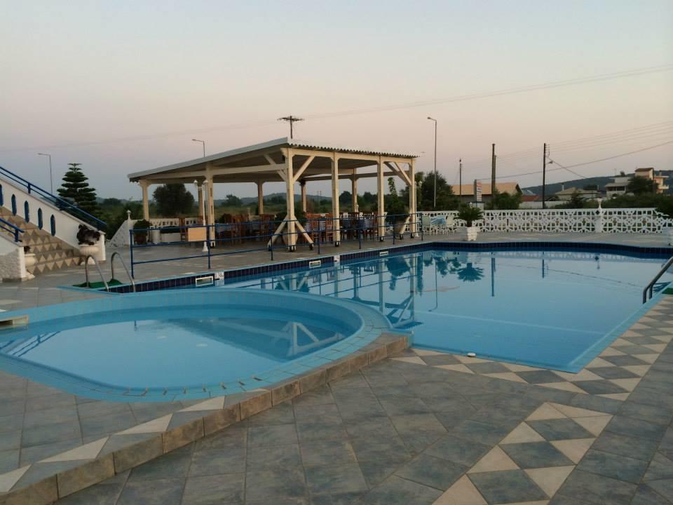 Gogas Palace Aparthotel Ammoudia Exterior photo