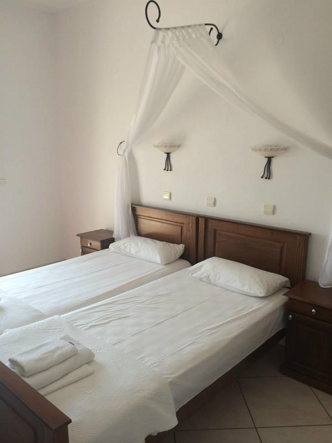 Gogas Palace Aparthotel Ammoudia Exterior photo