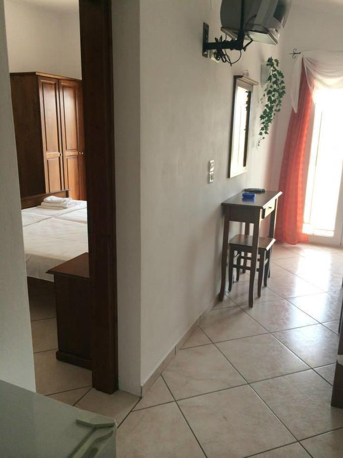 Gogas Palace Aparthotel Ammoudia Exterior photo