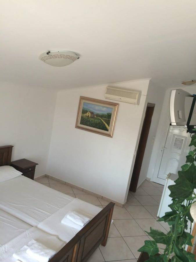 Gogas Palace Aparthotel Ammoudia Exterior photo